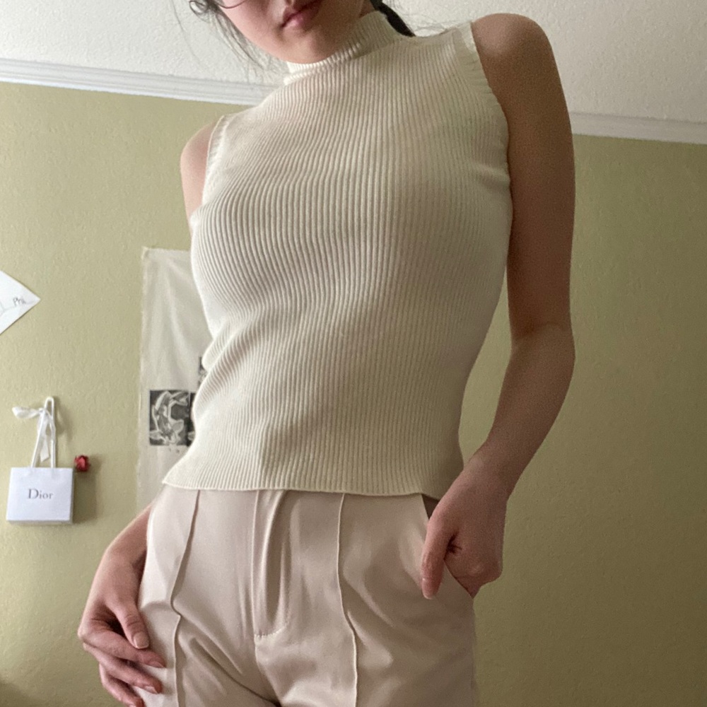 NWOT Gwendolyn Mock Neck Cream Sweater Tank